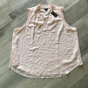 Torrid sz 4 V-Neck Sleeveless Lined Pale Pink Pleated Collar